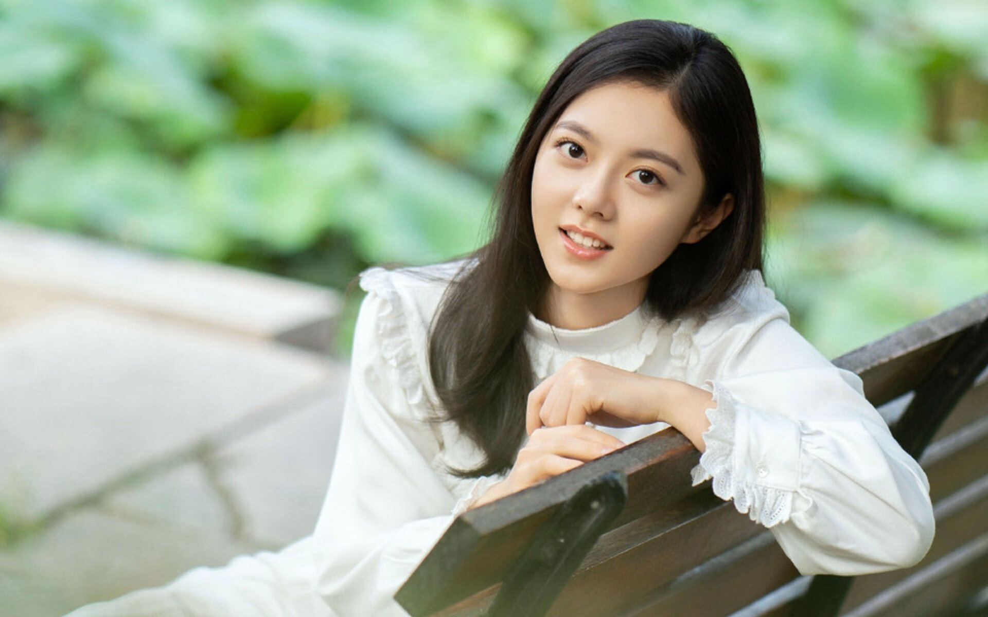 篮球青训推行小组互评制度增强团队协作，篮球团队训练